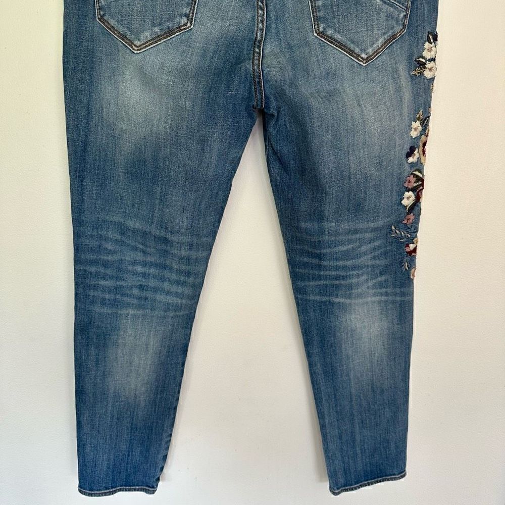 Driftwood Women’s Boho High Waisted Floral Embroidered Slim Leg Medium Wash Jean - Picture 7 of 10